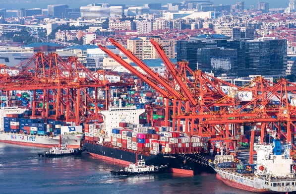 東南亞地區以其獨特的經濟發展潛力,逐漸成為了全球貿易的重要一環